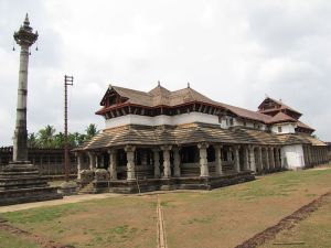 1000-Pillar-Temple-_Moodbidri-Right-Side-View
